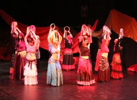 Zaira Gruppe Bauchtanz.jpg
